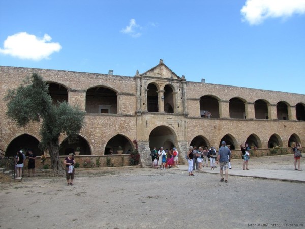 монастырь аркади западные ворота