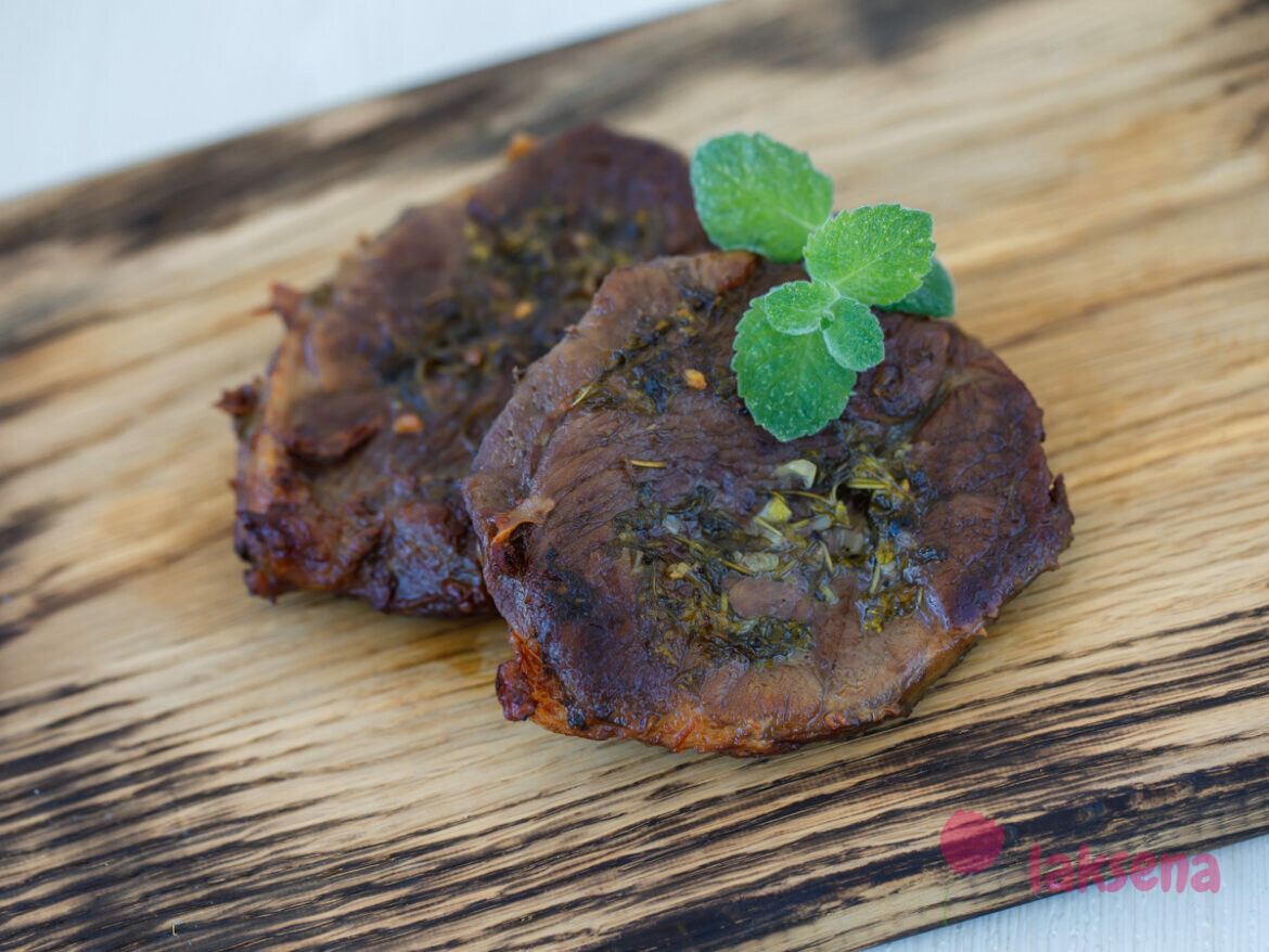 Запеченная в духовке баранина с мятой