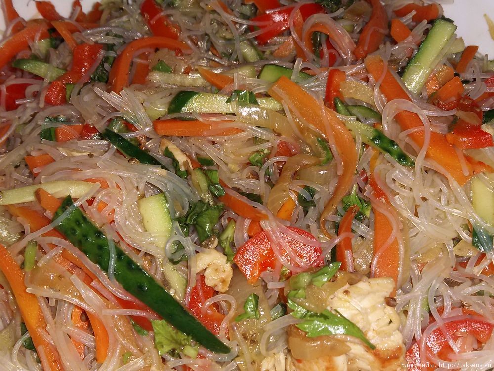 Салат из фунчозы с овощами рецепт с фото пошагово с соевым соусом курицей