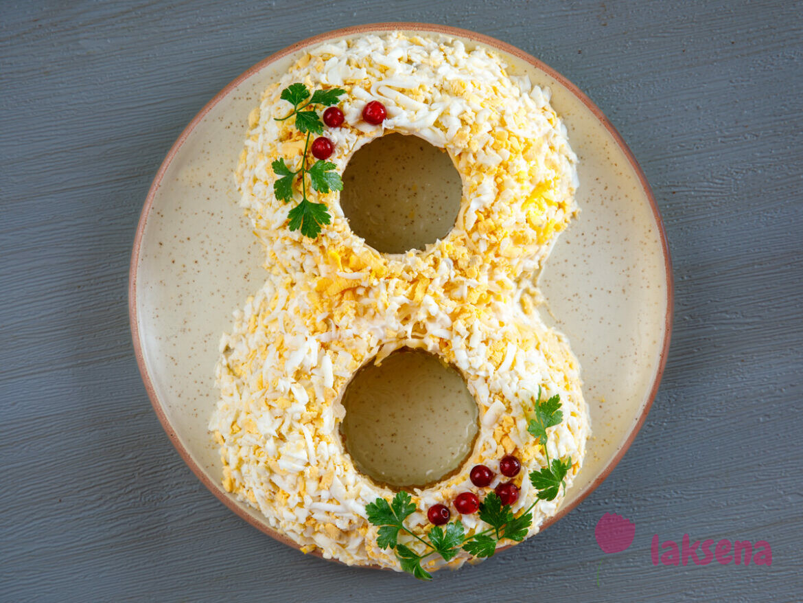 Салат Нежный с яблоком и сыром