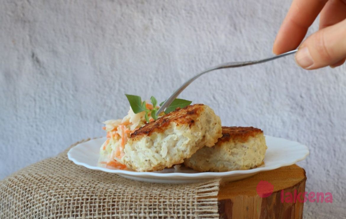 Котлеты куриные с рисом: и мясо, и гарнир