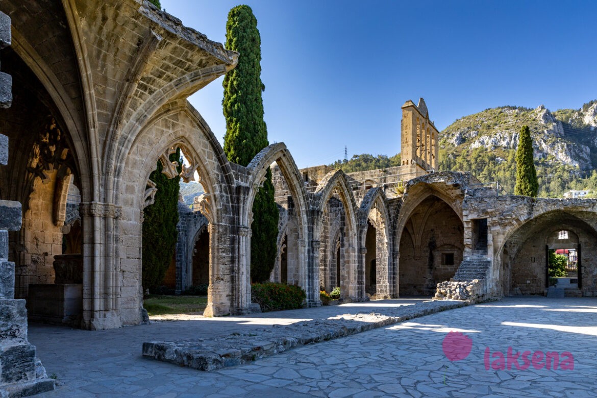 Аббатство Беллапаис Северный Кипр