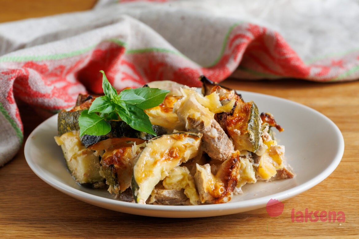 Курица с кабачками под сыром