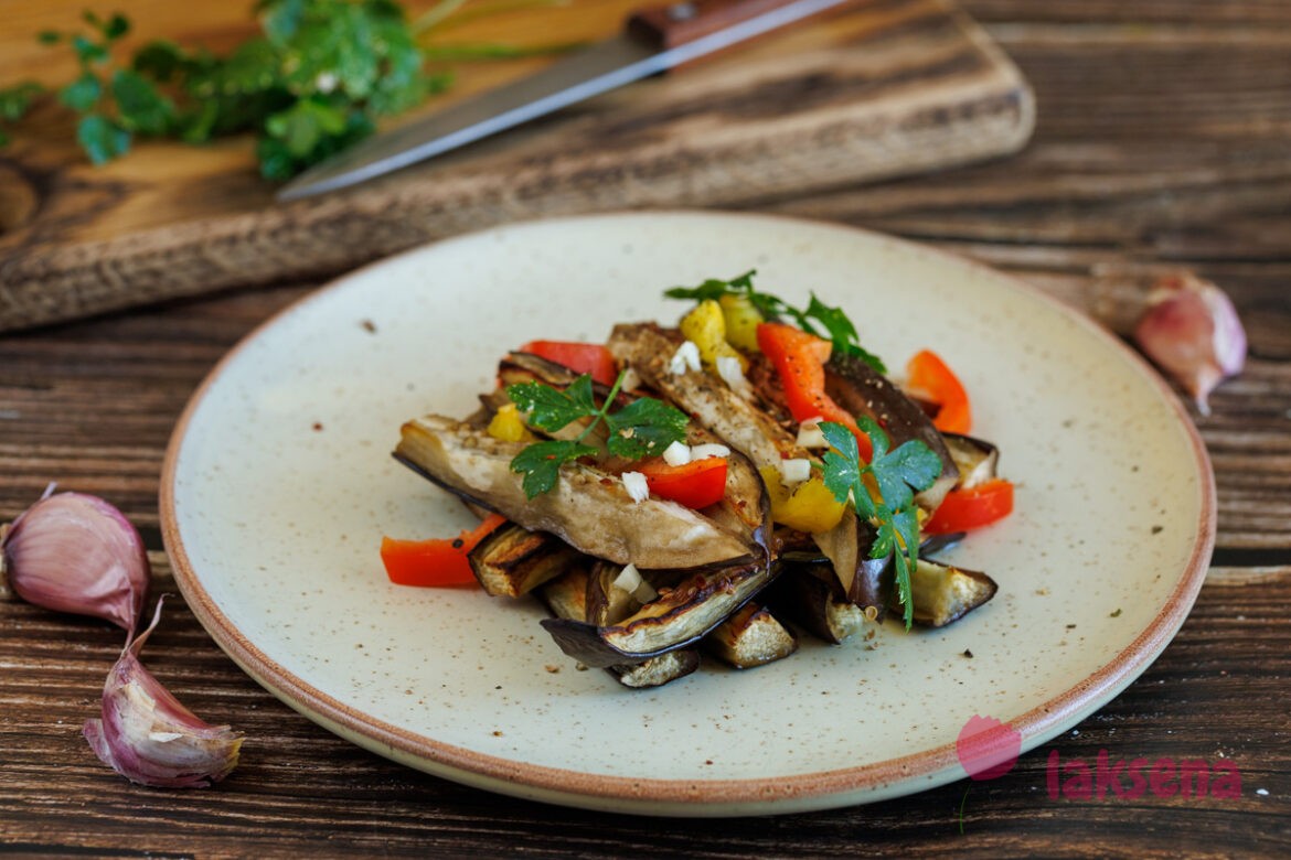 Закуска из маринованных баклажан с перцем