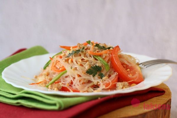 Ям Вун Сен - тайский салат из стеклянной лапши