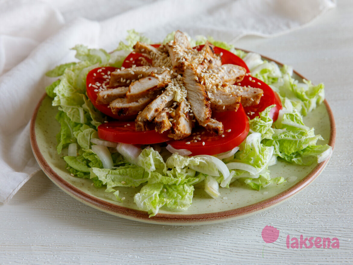 Салат из пекинской капусты и куриного филе