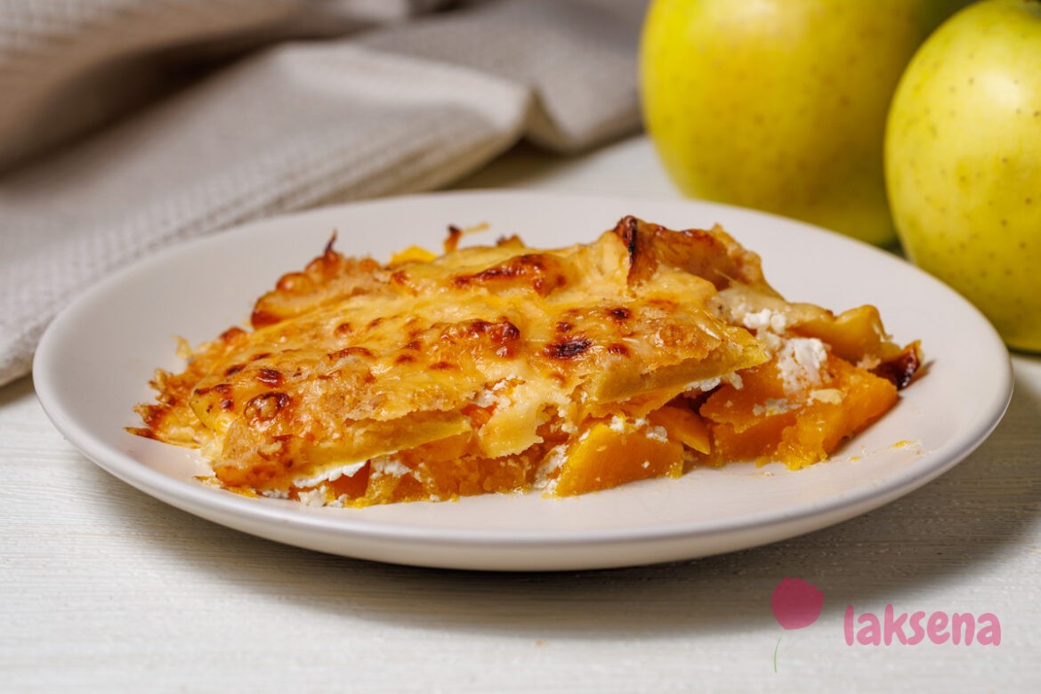 Запеченная тыква с сыром и яблоками