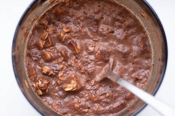 Необыкновенная ленивая овсянка с бананом и какао в банке