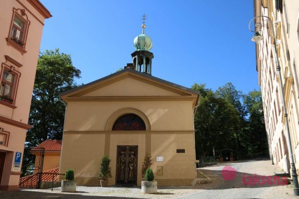 кладбищенская часовня св. Андрея  храмы карловых вар