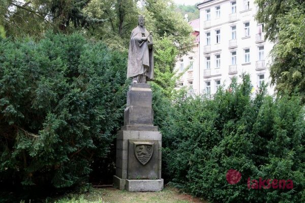 Сады Карловых Вар и памятники