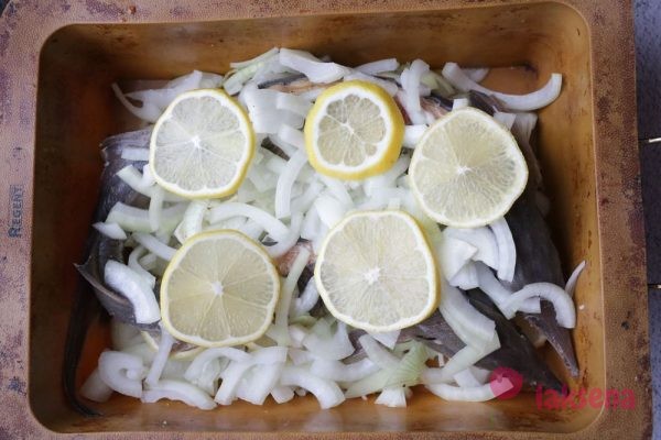 Стерлядь в духовке с лимоном
