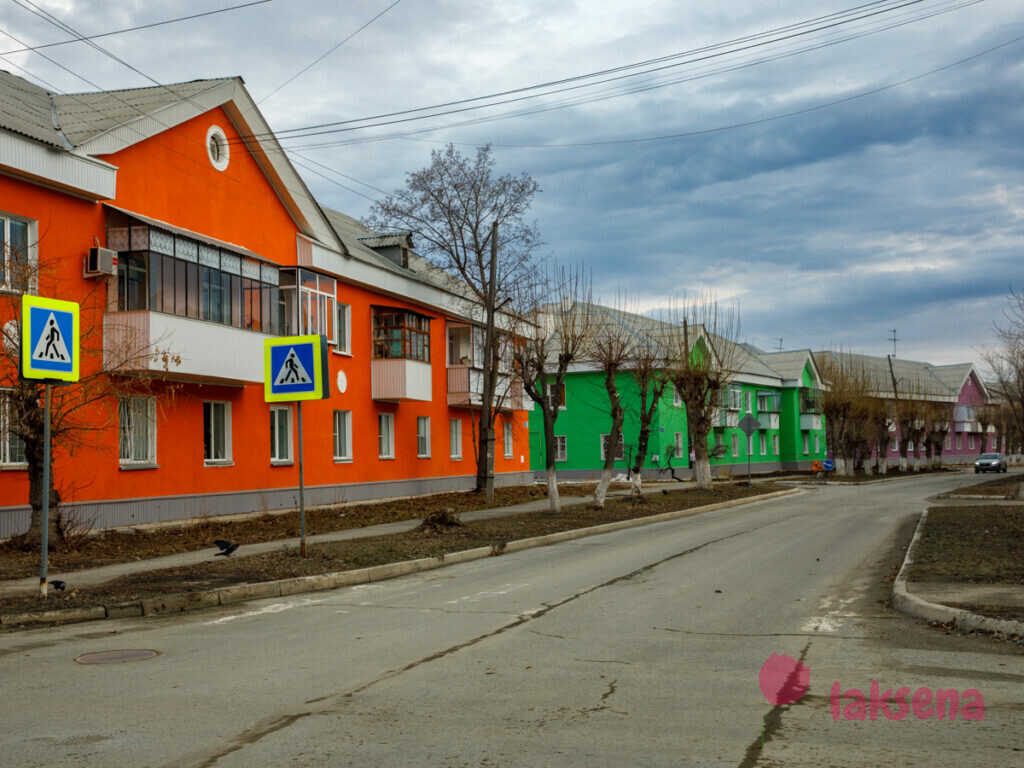 Южноуральск сталинские разноцветные домики