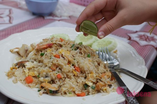 жареный рис с морепродуктами fried rice with seafood