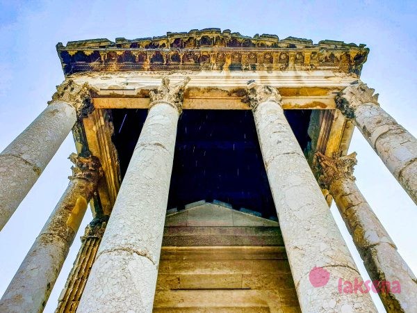 Храм Августа пула