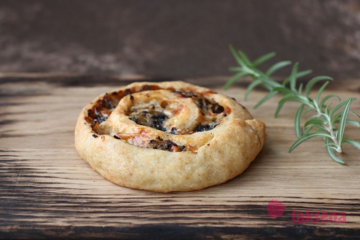 Лепешки с грибами и сыром в духовке