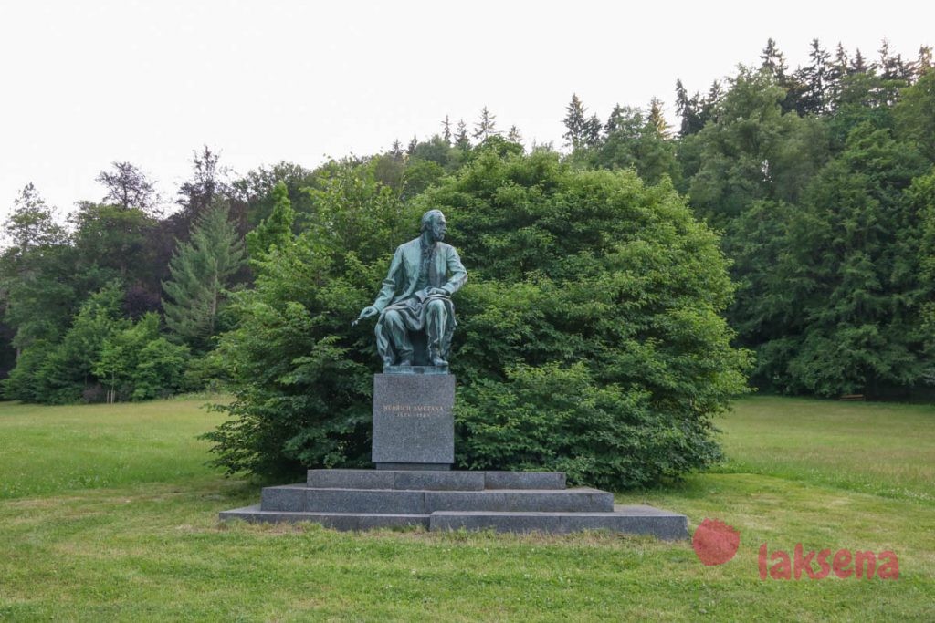 Памятник Бедржиху Сметане карловы вары почтовый двор