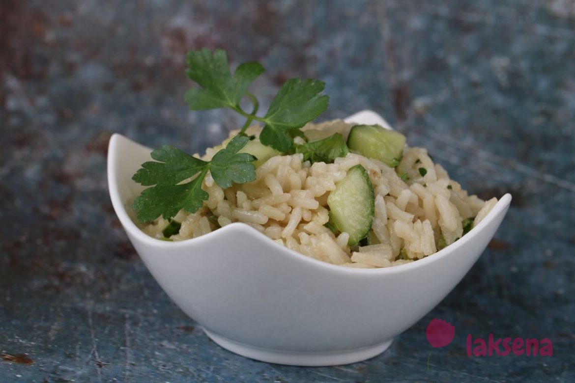 Салат с рисом и огурцом: интересный гарнир