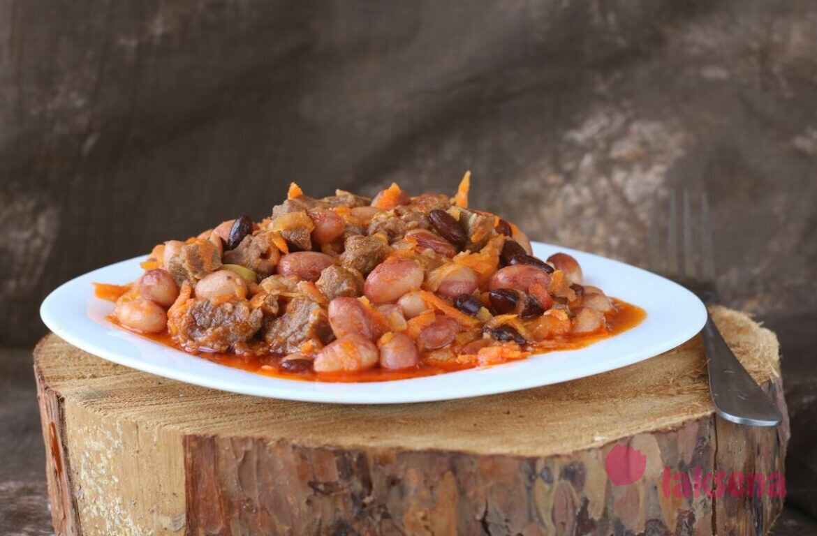Красная фасоль тушеная с мясом