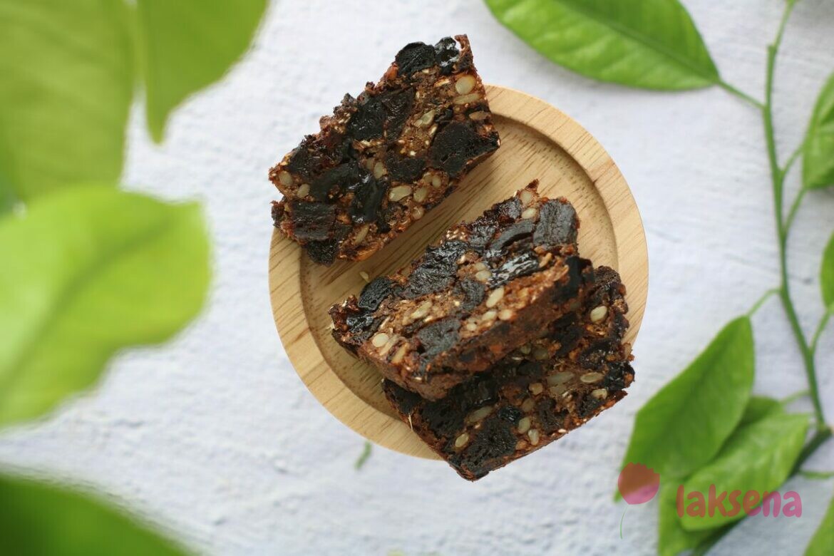 Рождественский кекс без сахара, масла, яиц и глютена