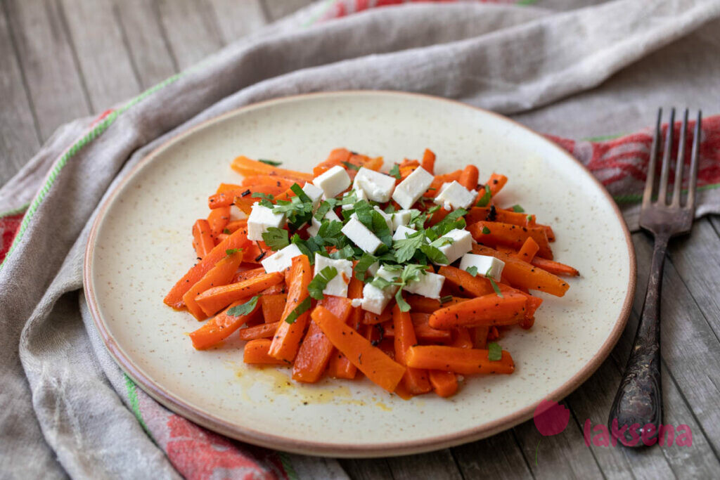 Салат из моркови с сыром фета