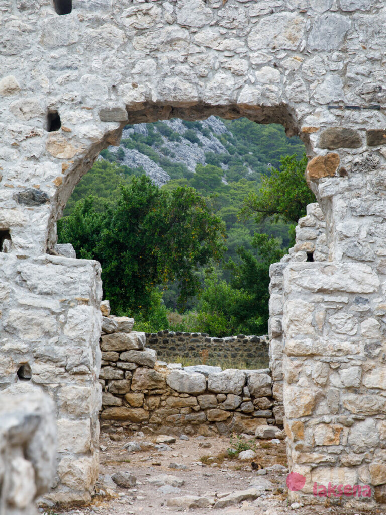 руины древнего города Олимпос