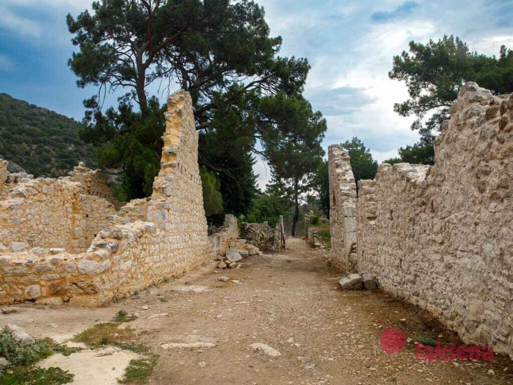 руины древнего города Олимпос