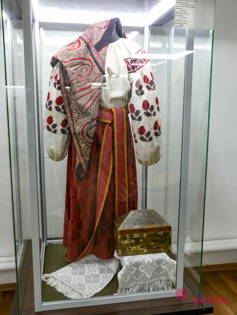 Народные промыслы России новосибирский художественный музей картинная галерея народный костюм