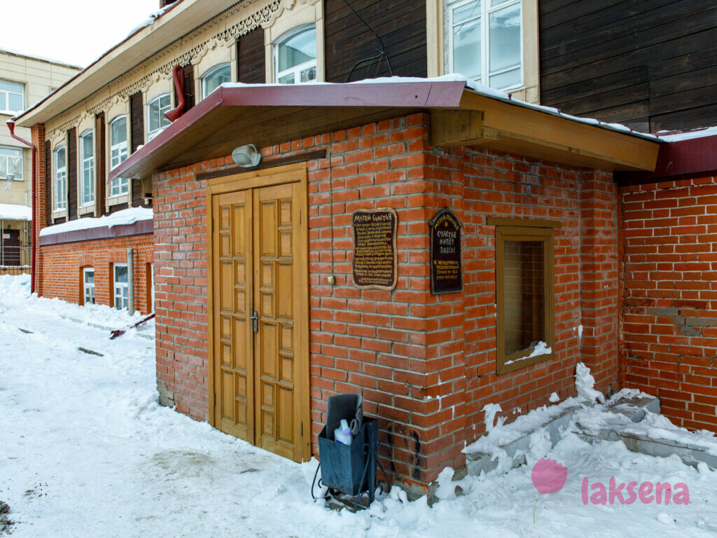 Дом по улице Щетинкина 62 деревянное зодчество новосибирск