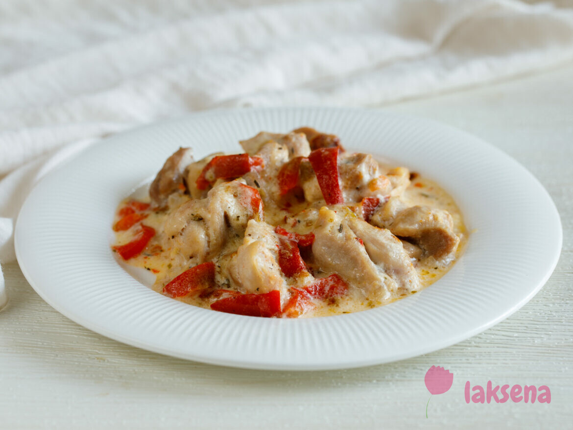 Нежнейшая курица в молочно-сметанном соусе