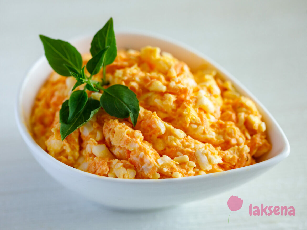 Еврейский салат с морковью и плавленым сырком