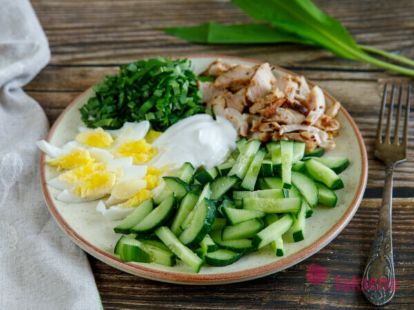 Салат с черемшой и куриным филе