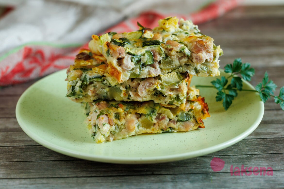 Заливной пирог с курицей и кабачками