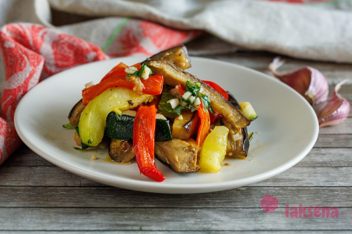 Запеченные в духовке овощи в кисло-сладком соусе