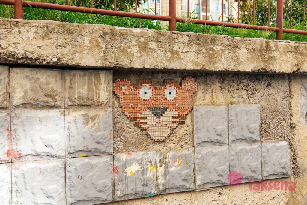 пиксельная мозаика в Новосибирске розовая пантера