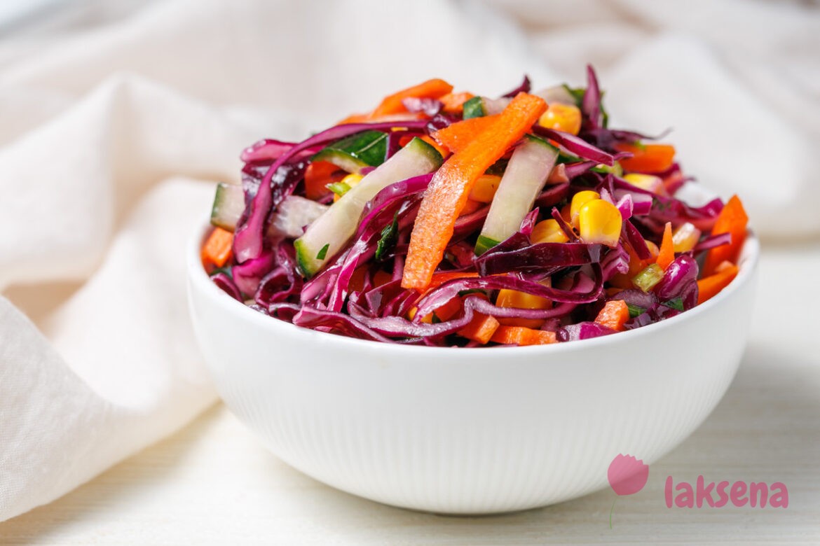Салат с краснокочанной капустой