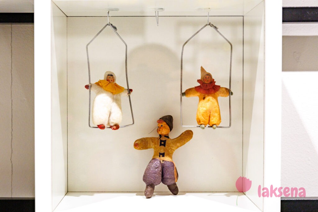 Выставка елочных игрушек «Когда ёлка была большой»