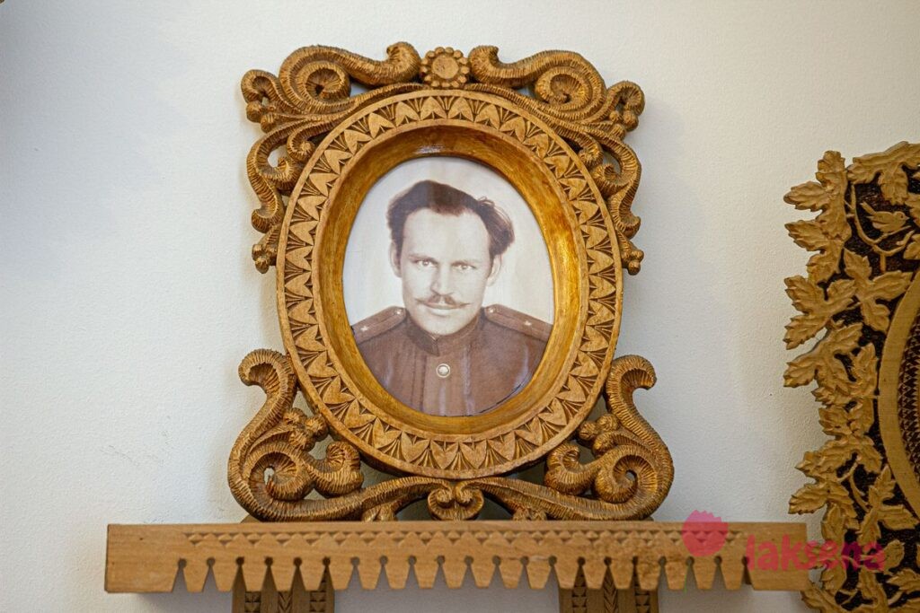 Комната резьбы по дереву Зиновьева Н.П. в музее СГУПС