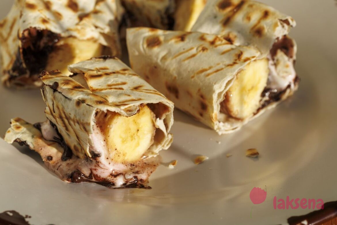 Рулеты с бананом и маршмеллоу на мангале