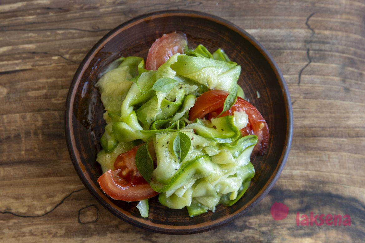 Салат с кабачками и помидорами