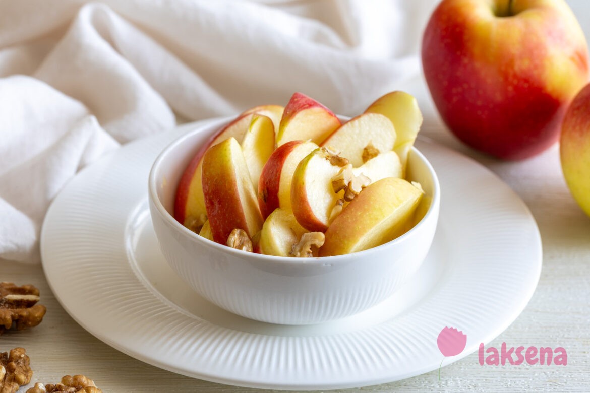 Постный салат из яблок Три Спаса