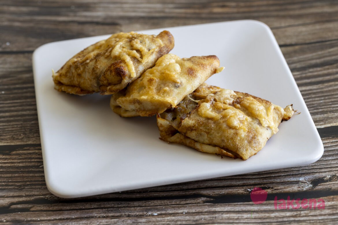Запеченные блинчики с начинкой из куриного филе и сыра