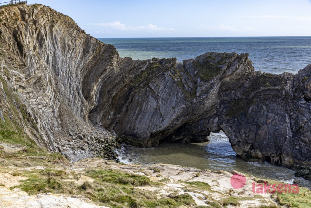 Stair Hole (Лестничная дыра)