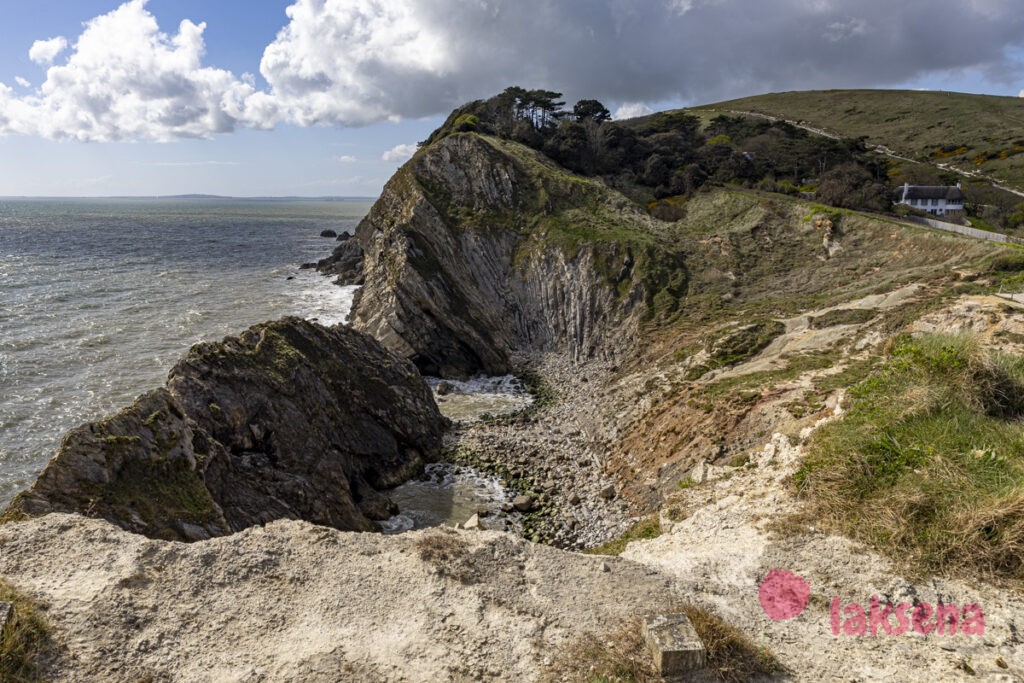 Stair Hole (Лестничная дыра)