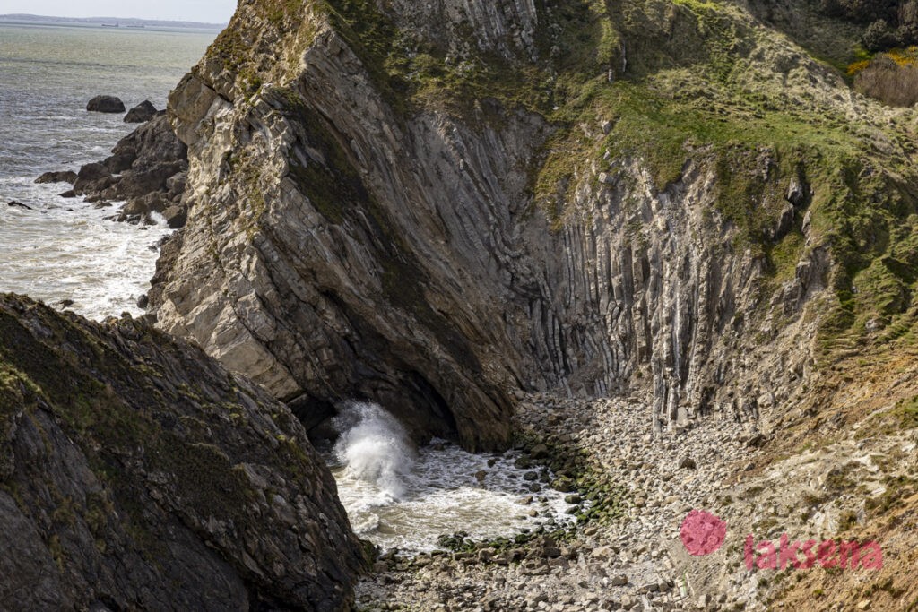 Stair Hole (Лестничная дыра)