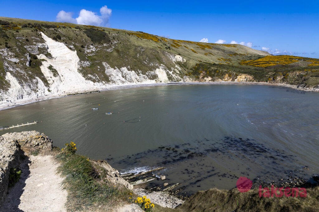 Бухта Лулворт (Lulworth Cove)