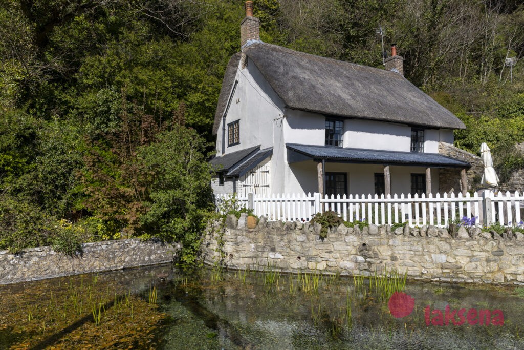 Бухта Лулворт (Lulworth Cove)