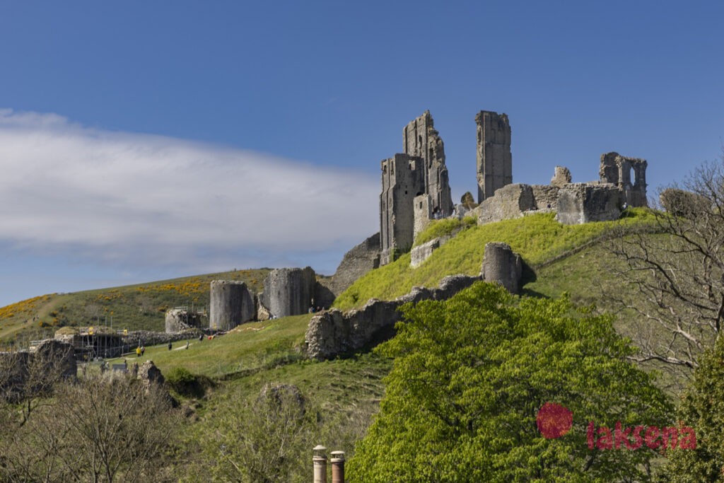 замок Корф касл (Corfe castle)