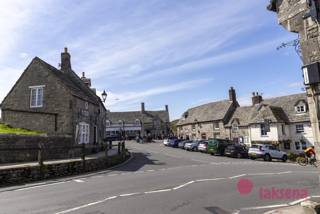 Деревня Корф касл (Corfe castle)