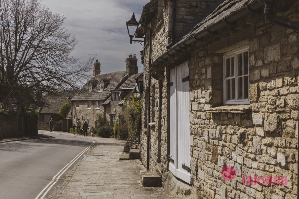 Деревня Корф касл (Corfe castle)