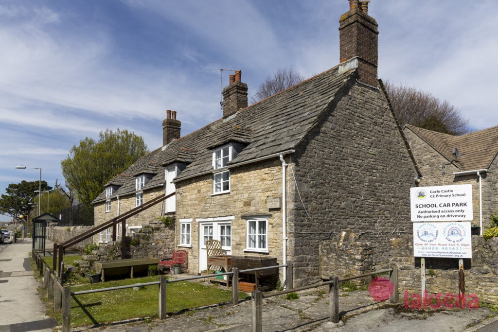 Деревня Корф касл (Corfe castle)